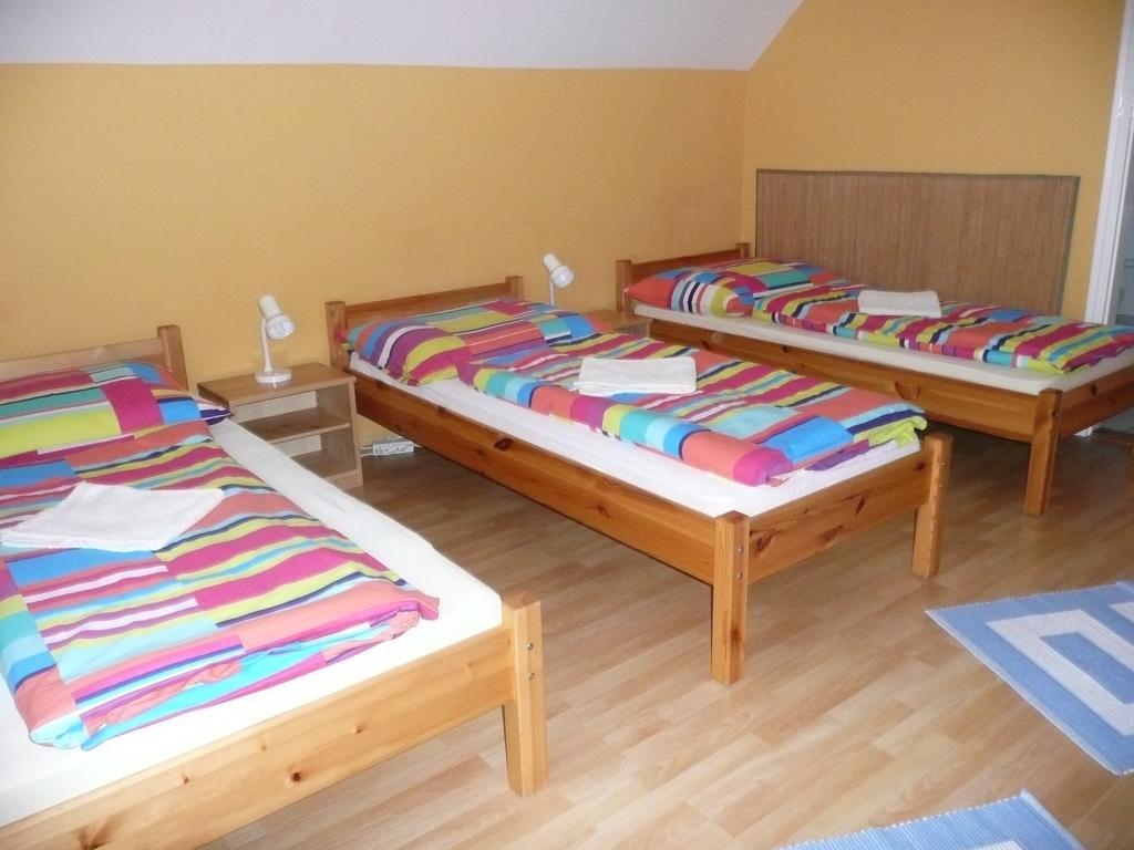 Hotel Zsuzsi Vendeghaz Zalaegerszeg Zimmer foto