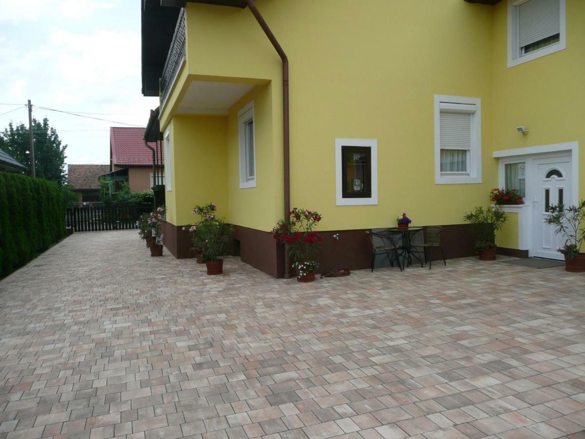 Hotel Zsuzsi Vendeghaz Zalaegerszeg Exterior foto